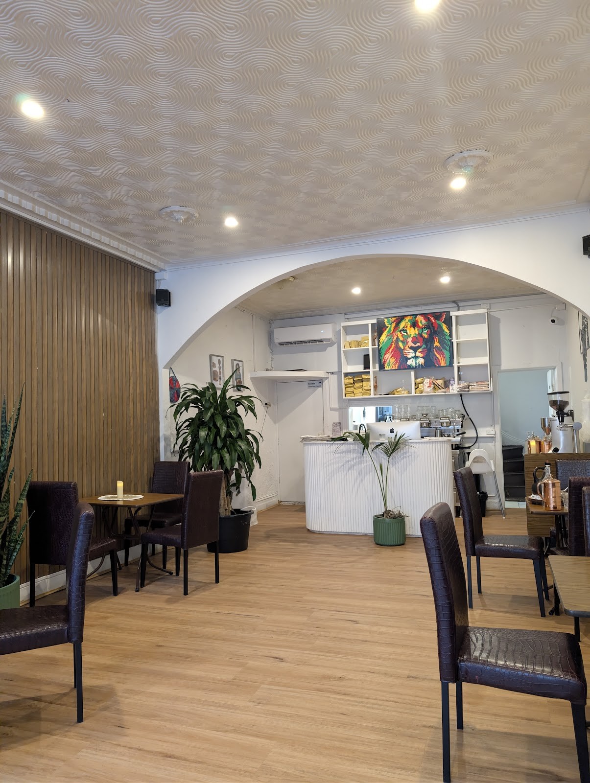 Sinq Foods: the place