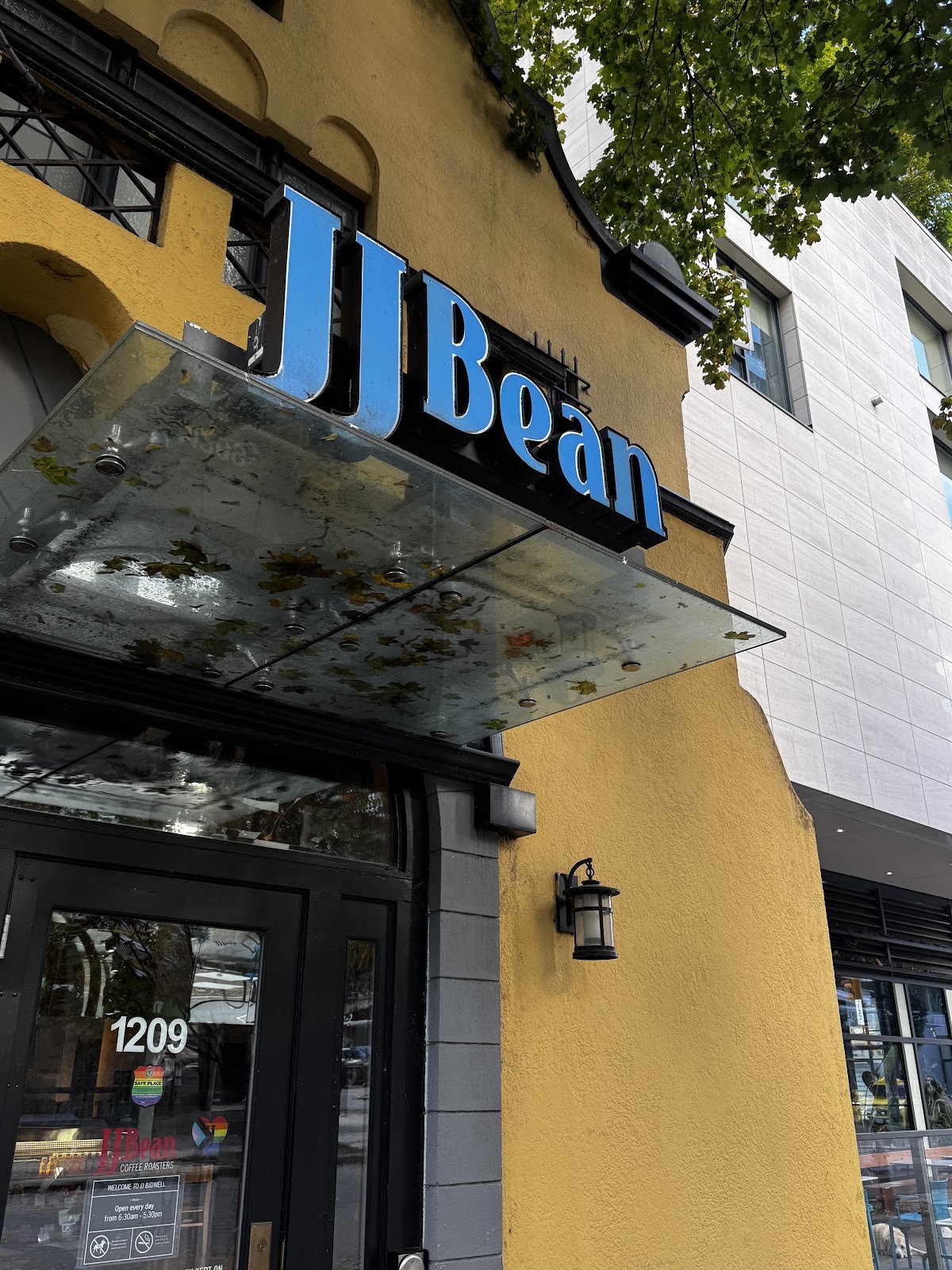 JJ Bean Coffee Roasters: the place