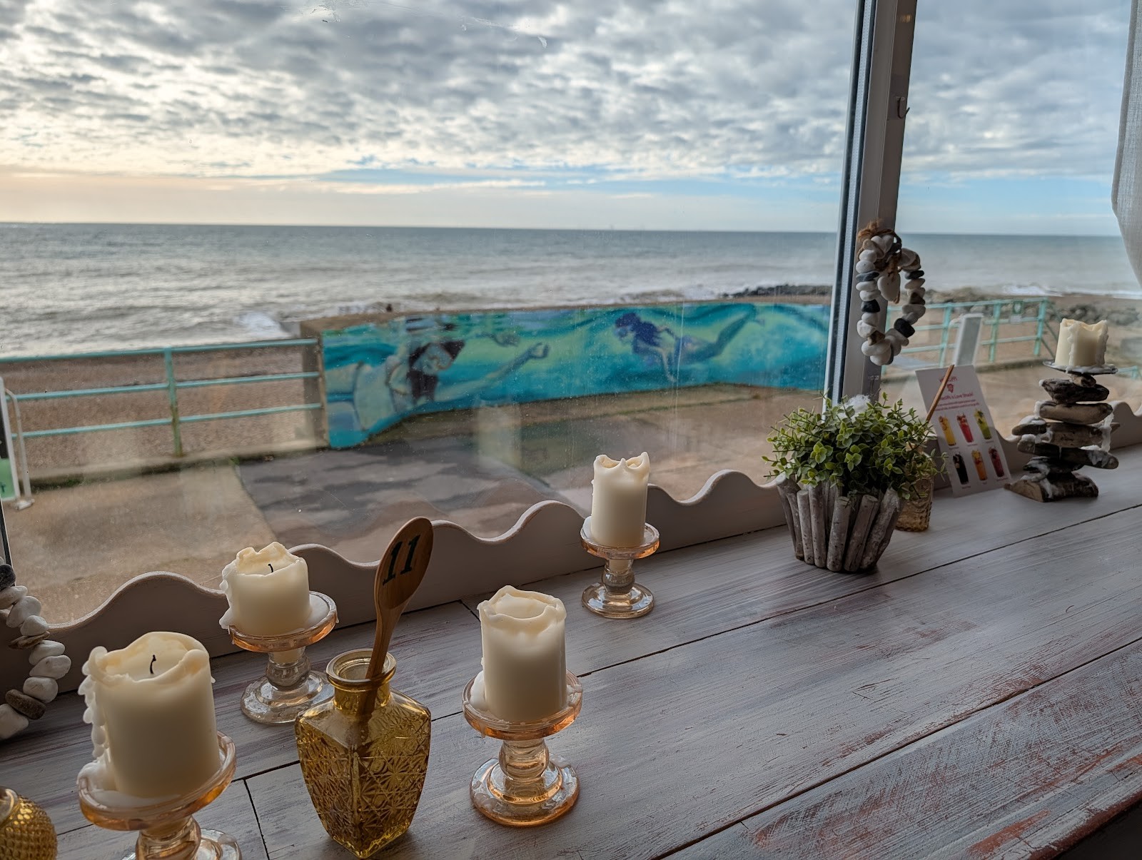 Whitecliffs Cafe, Bar and Grill: the place