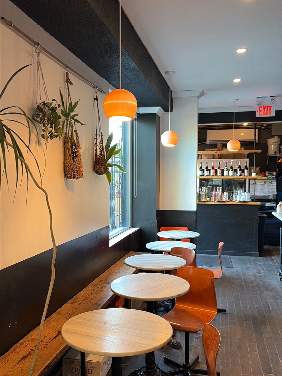 I DEAL COFFEE & WINE: the place