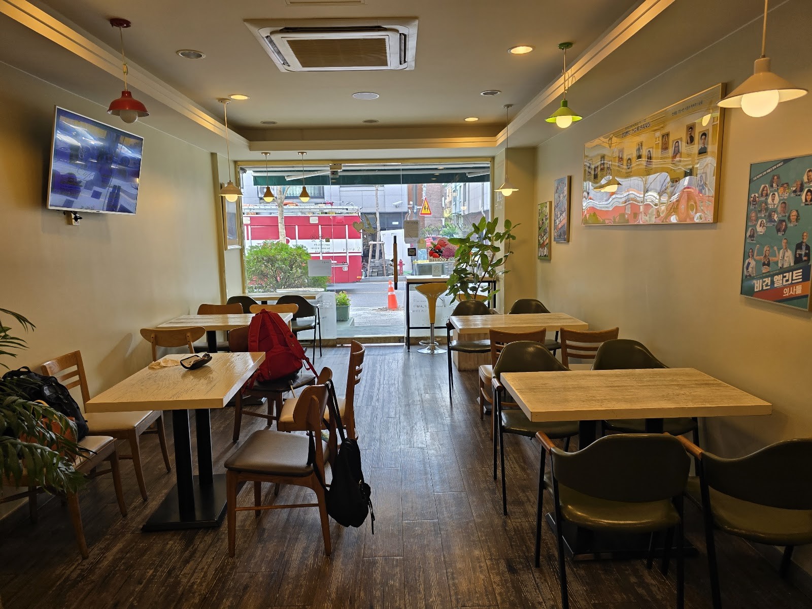 Loving Hut Cafe: the place
