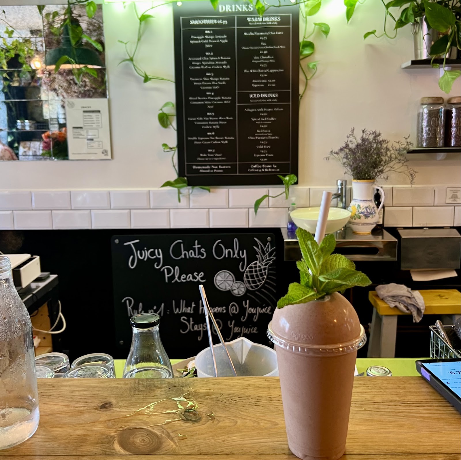 Youjuice Garage Cafe: the place
