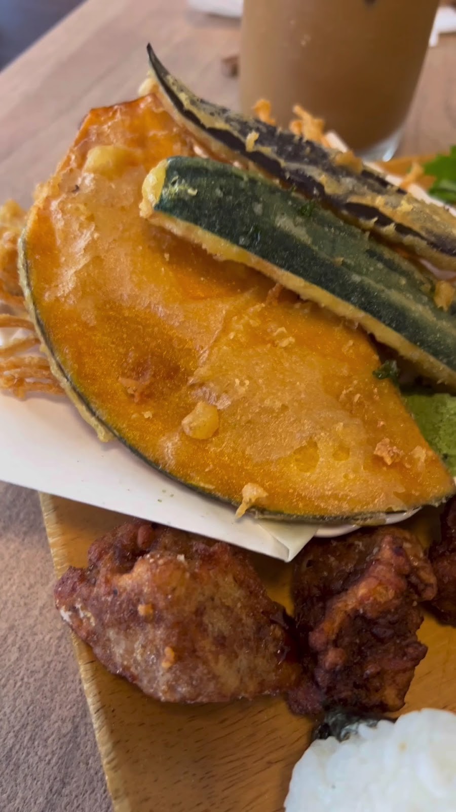 Comeco Cafe & Sushi Bar: food & drinks