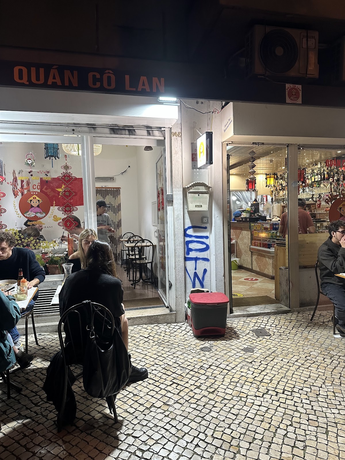 Co Lan Restaurant: the place