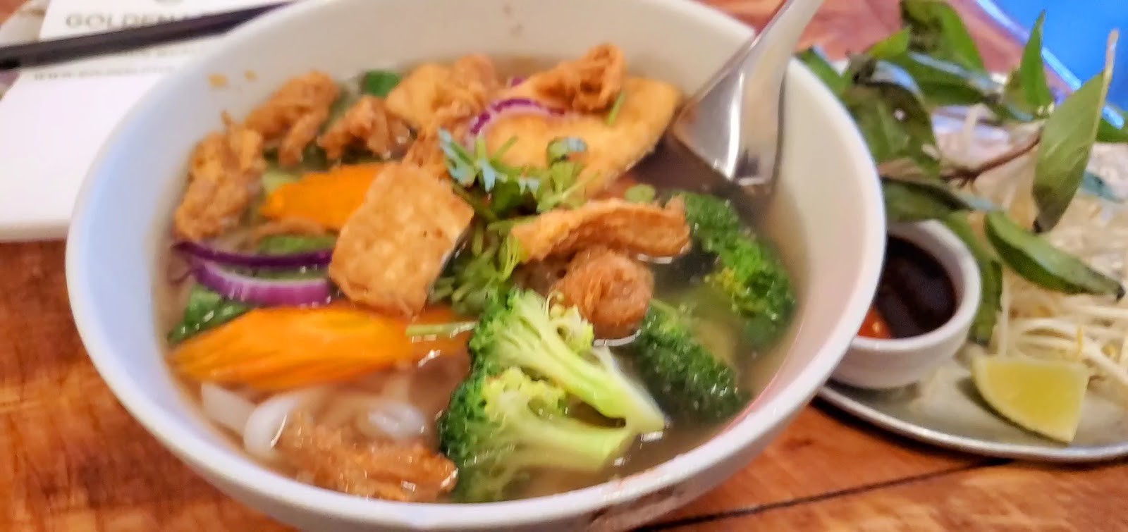 Golden Lotus Vegan Newtown: food & drinks