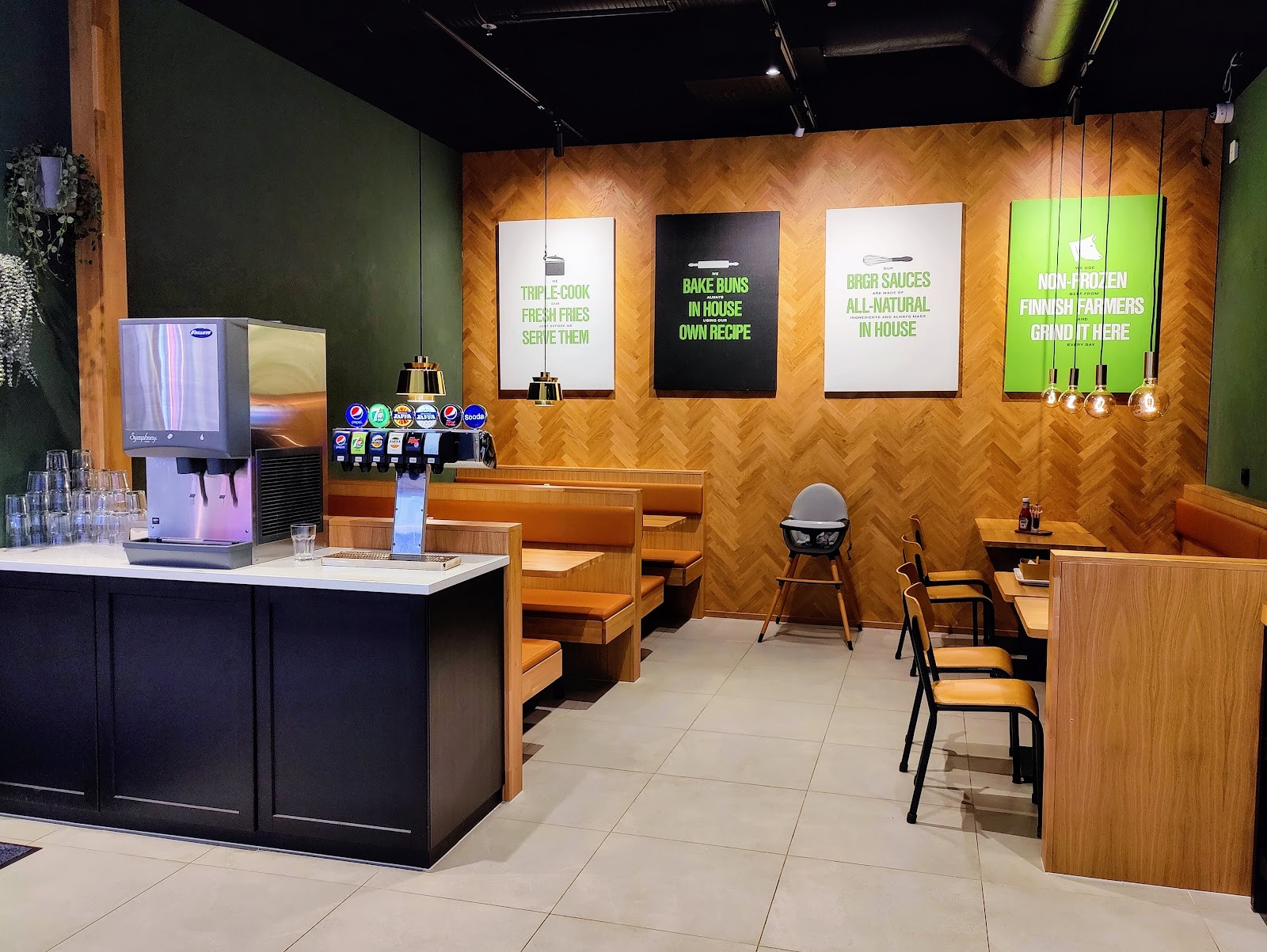 Friends & Brgrs Itis: the place