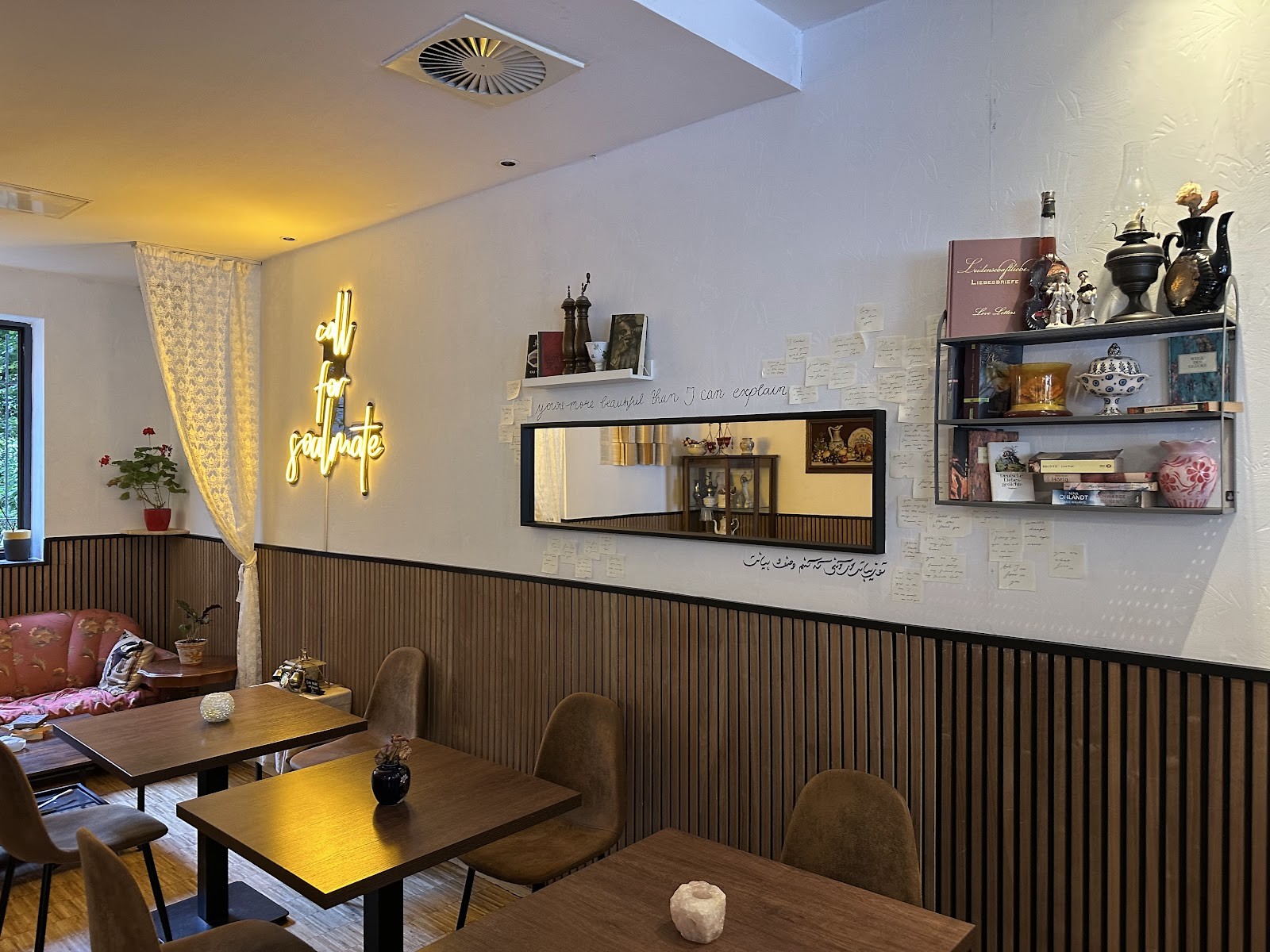 Café Love Story: the place