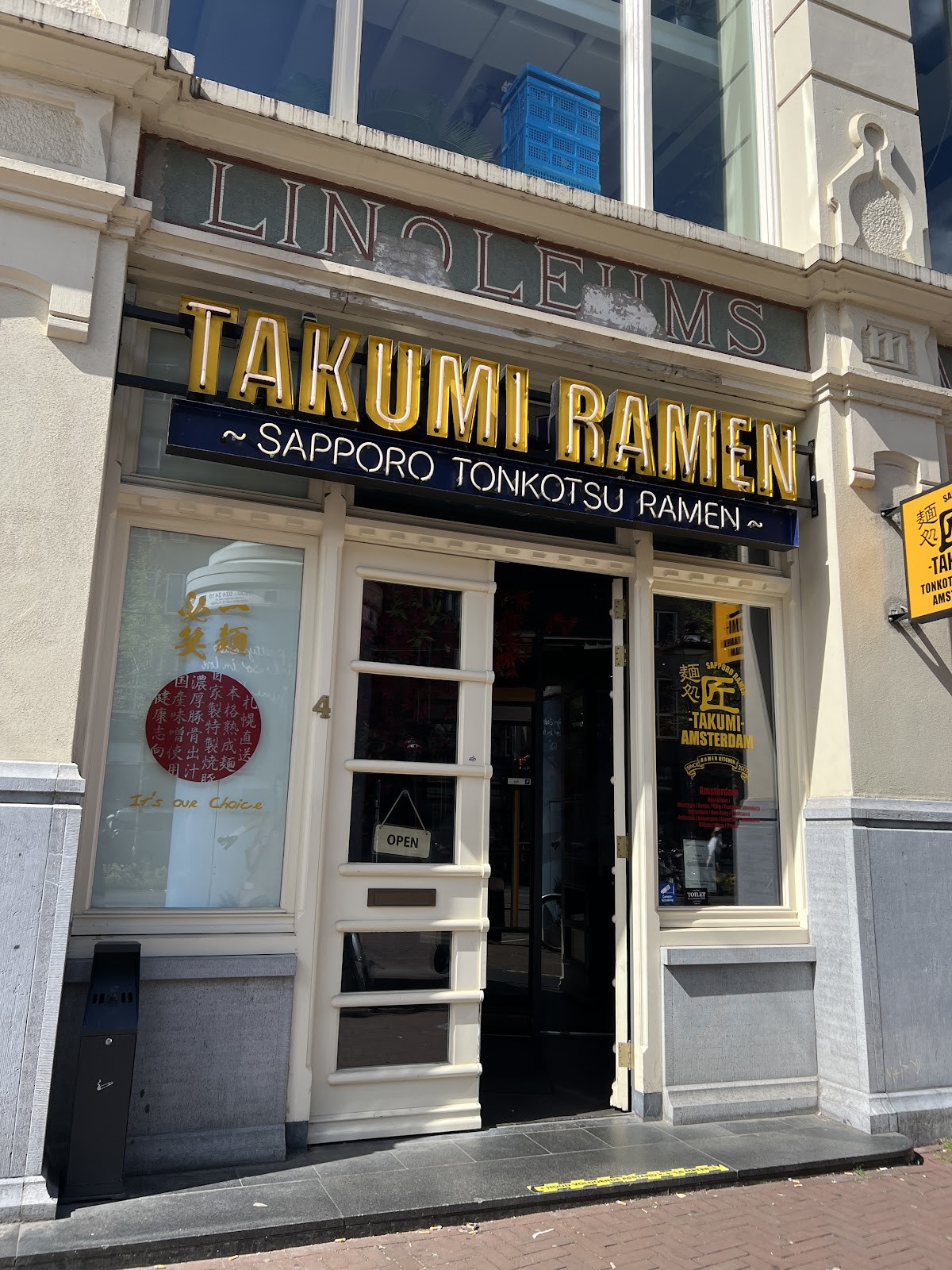 Takumi Tonkotsu Ramen and Sushi Amsterdam Centraal: the place
