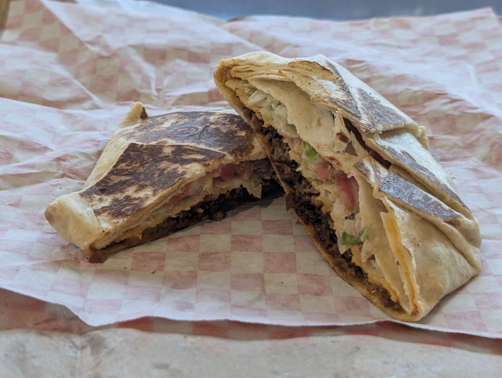 The BE Hive Deli & Market: food & drinks