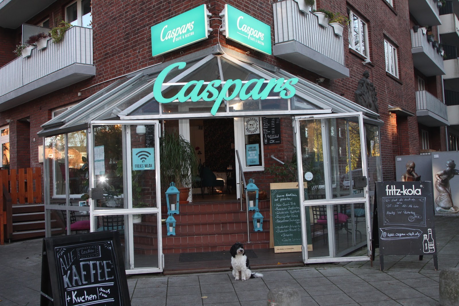 Caspars Café & Bistro: the place