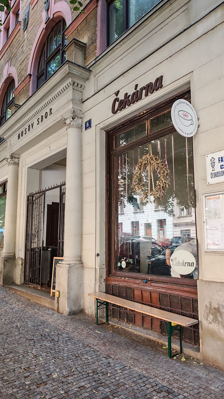 Kavárna Čekárna: the place