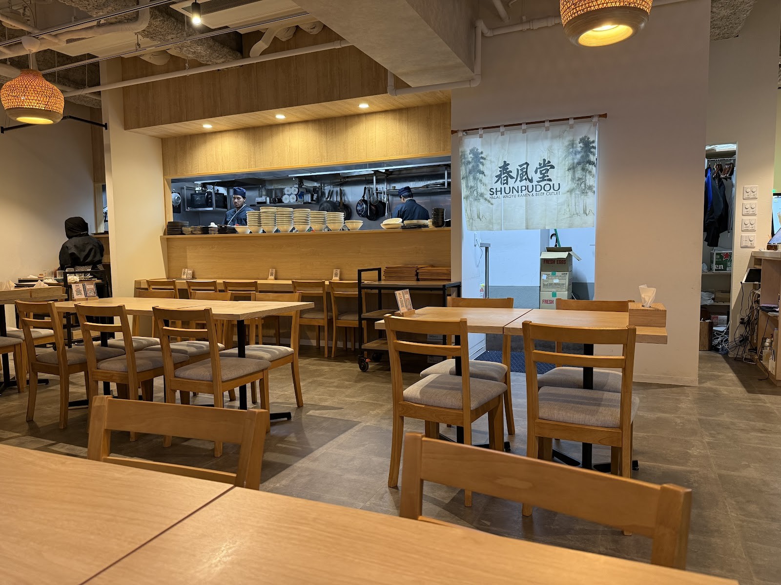 HALAL WAGYU RAMEN & BEEF CUTLET SHUNPUDOU 春風堂: the place
