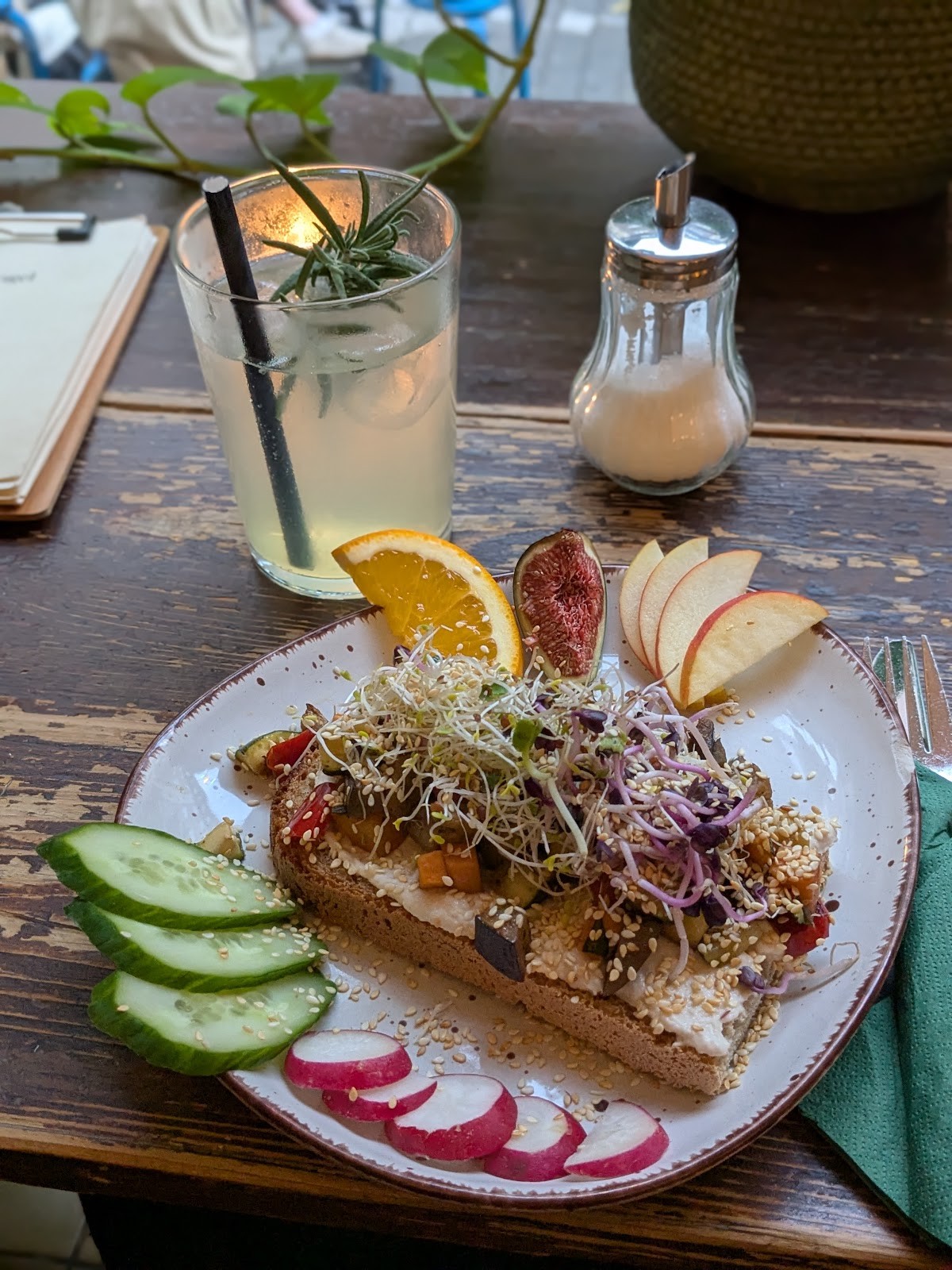 Café später Vogel: food & drinks