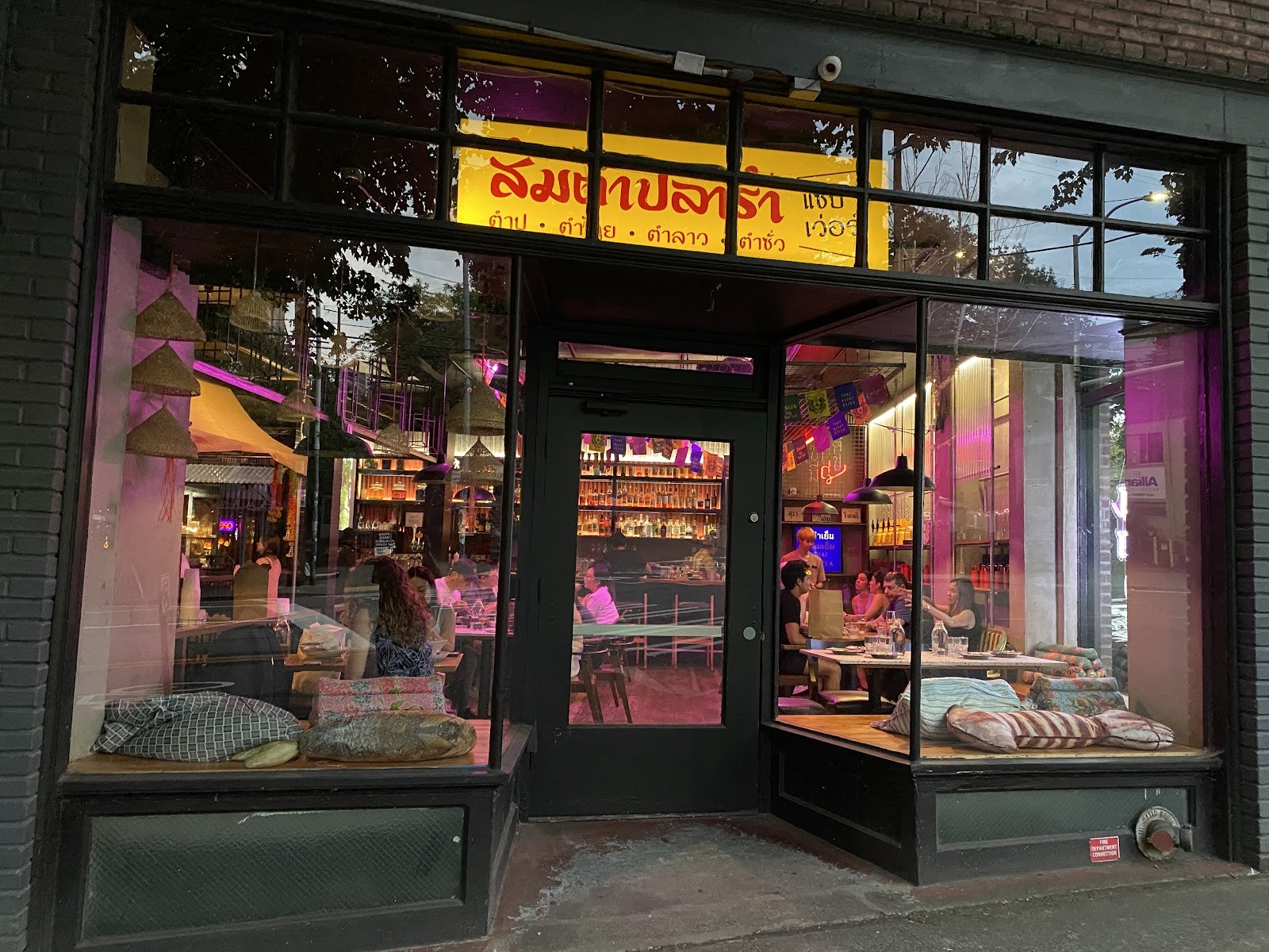 Kin Len Thai Night Bites: the place