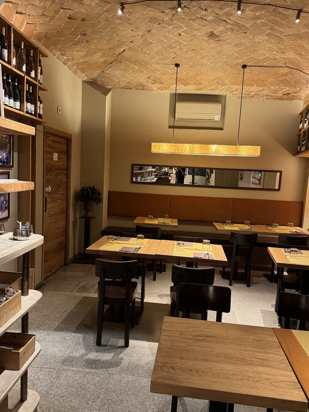 Enoteca Fuori Porta: the place