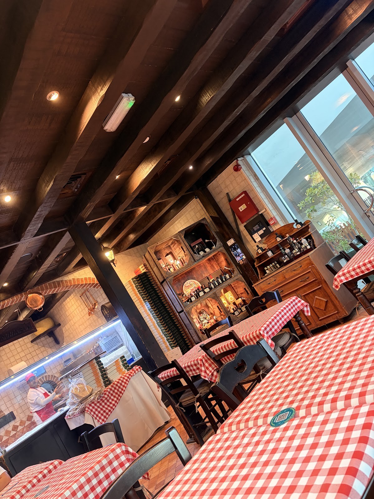800PIZZA Marina Promenade - Marina Hotel Apartments: the place