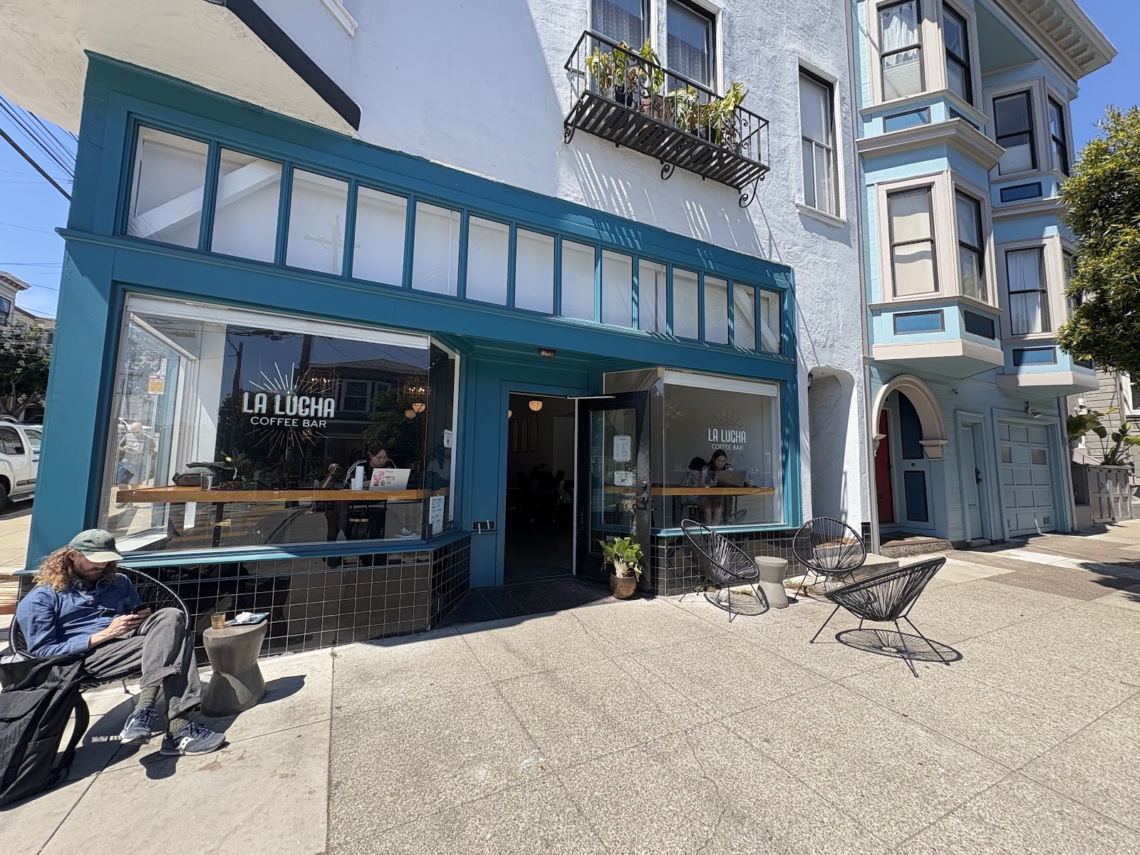 La Lucha Coffee Bar: the place