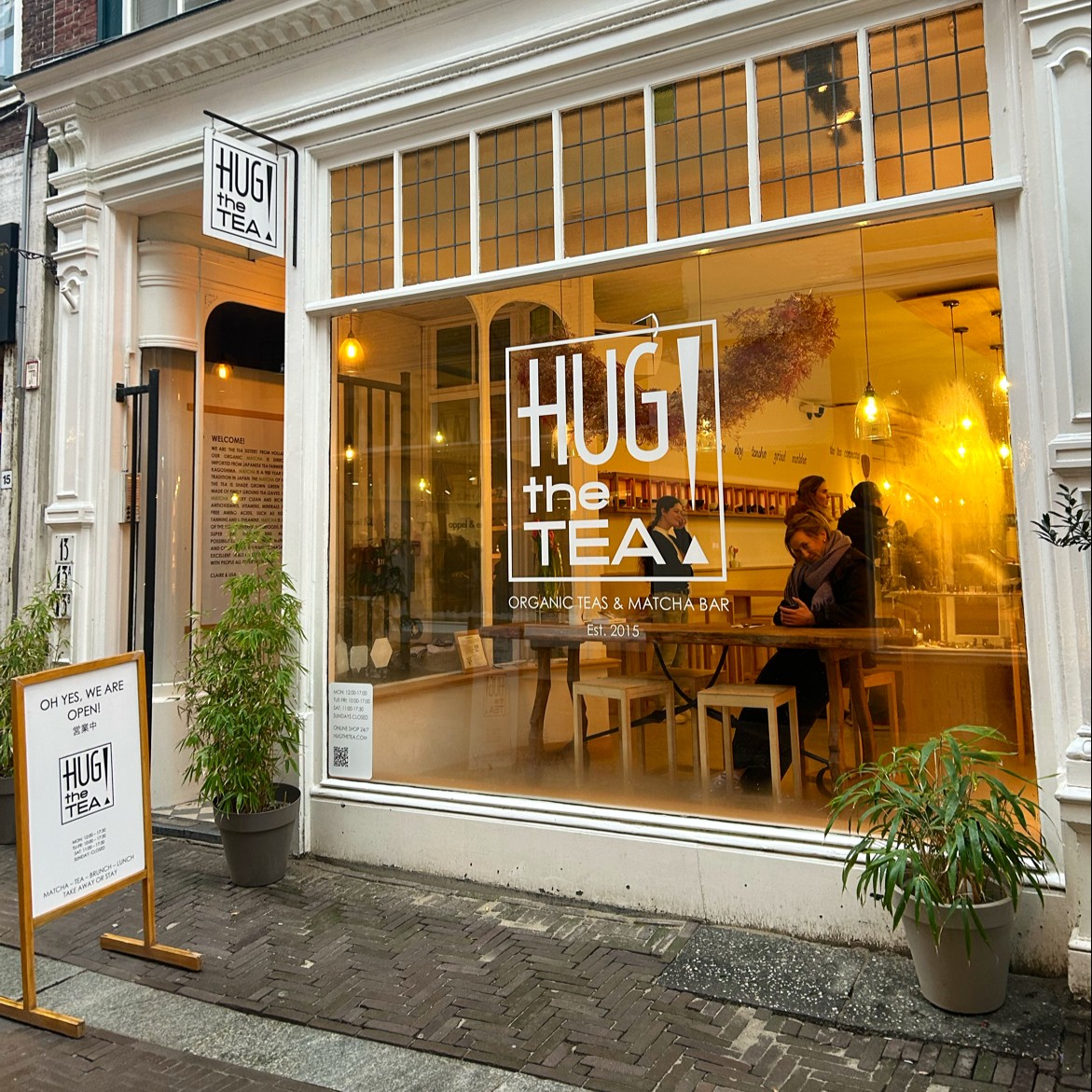 HUG THE TEA: the place