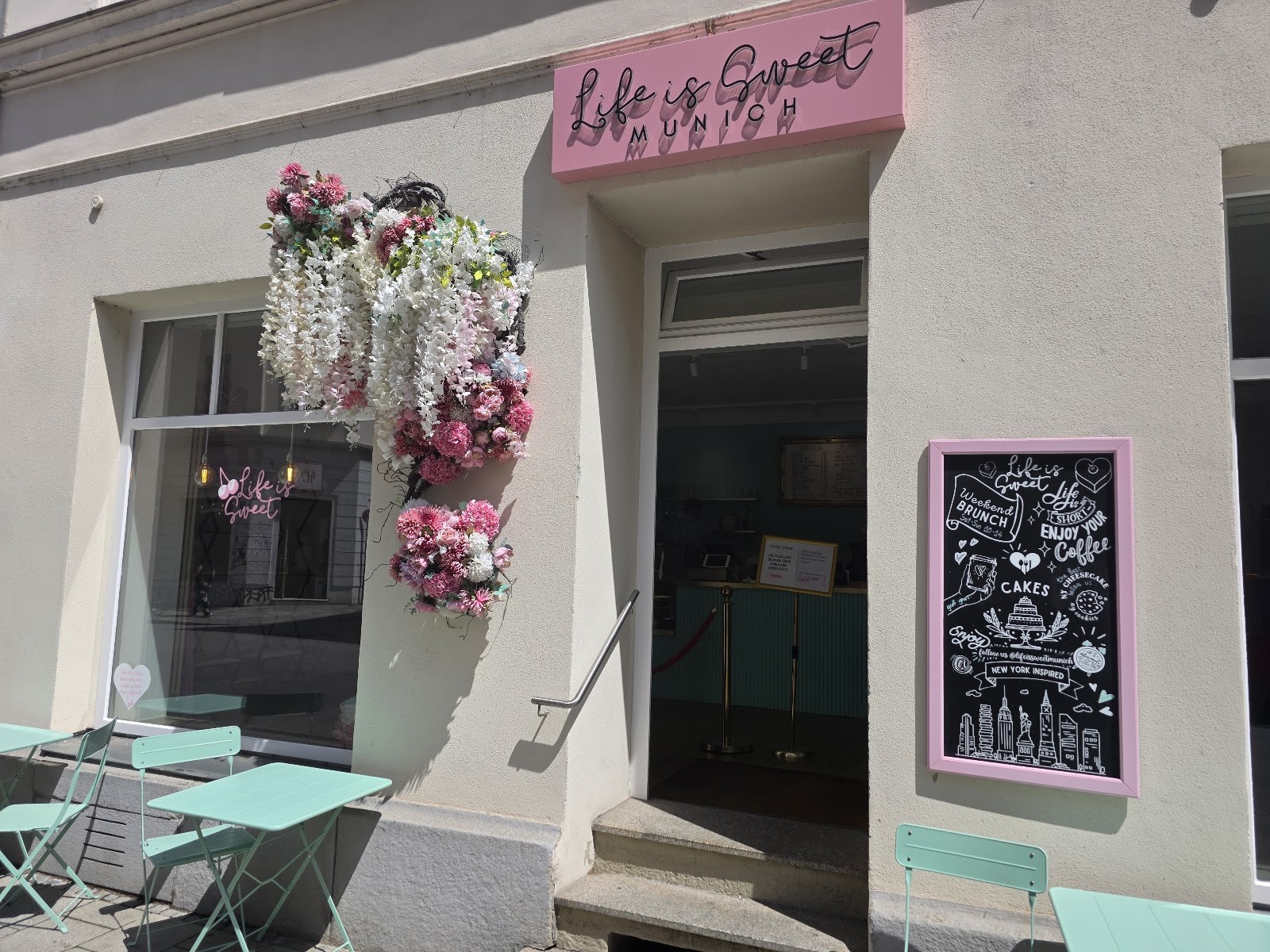 Life is Sweet Munich - American Café & Bakery | Cheesecakes | Cakes | NY Cookies: the place