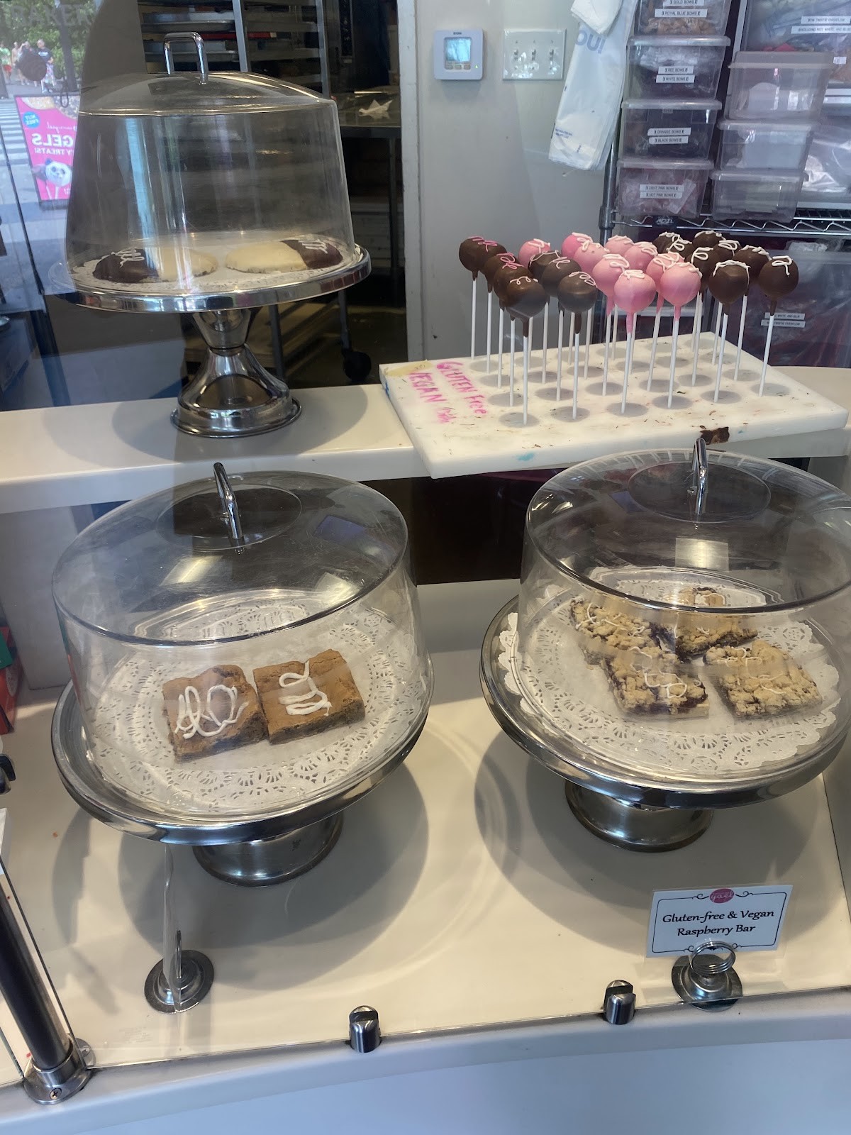 Baked by Yael: food & drinks