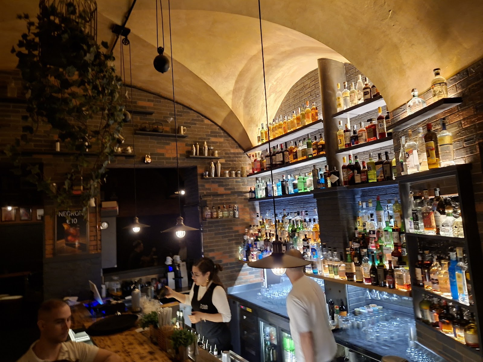 Tclub Street Bar: the place