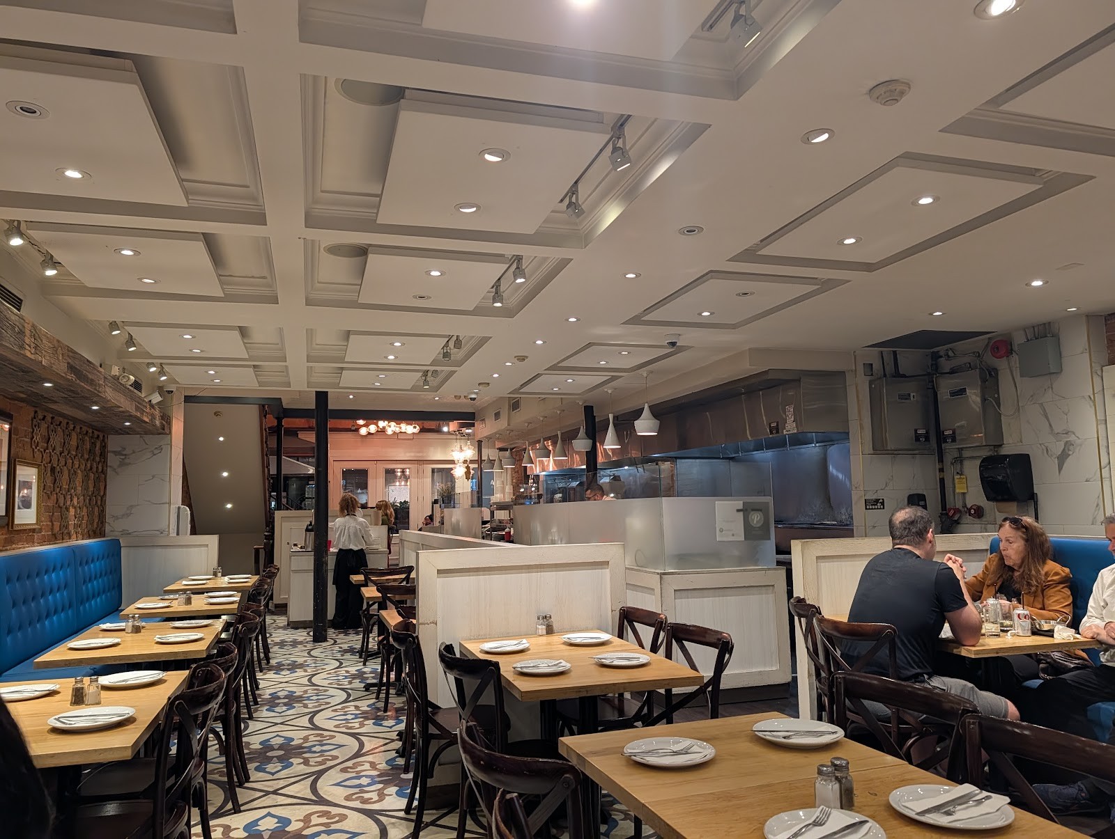 Paramount Middle Eastern Kitchen: the place