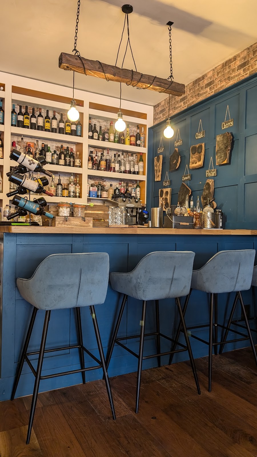 Rustic Table: the place