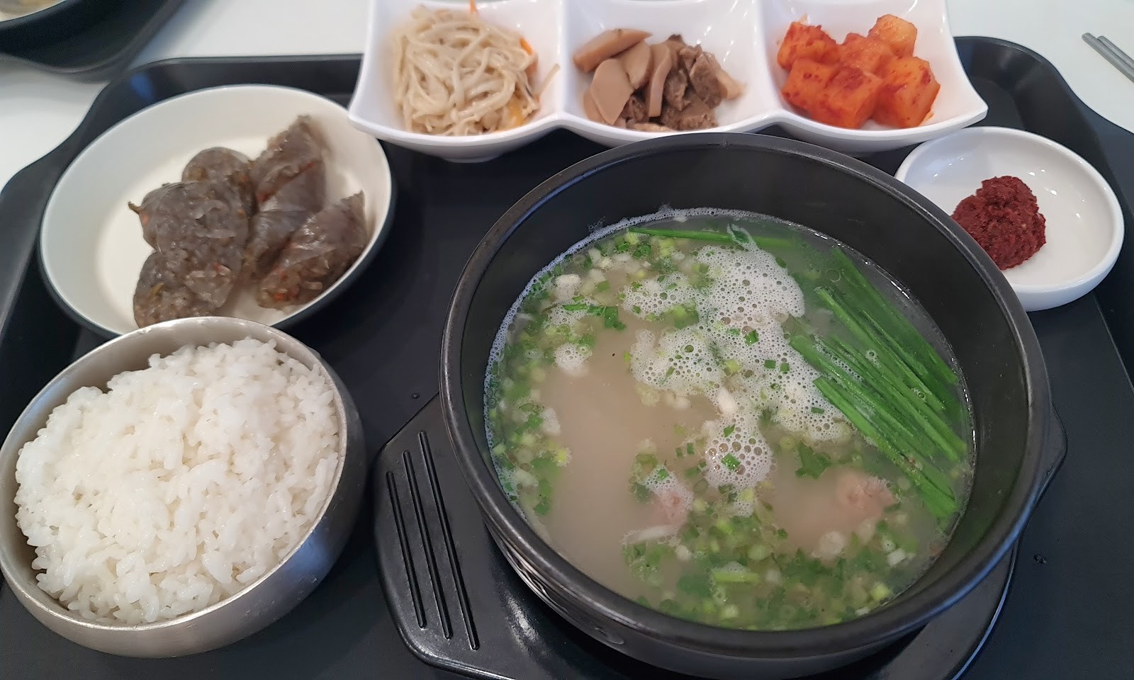 Loving Hut Real Love: food & drinks