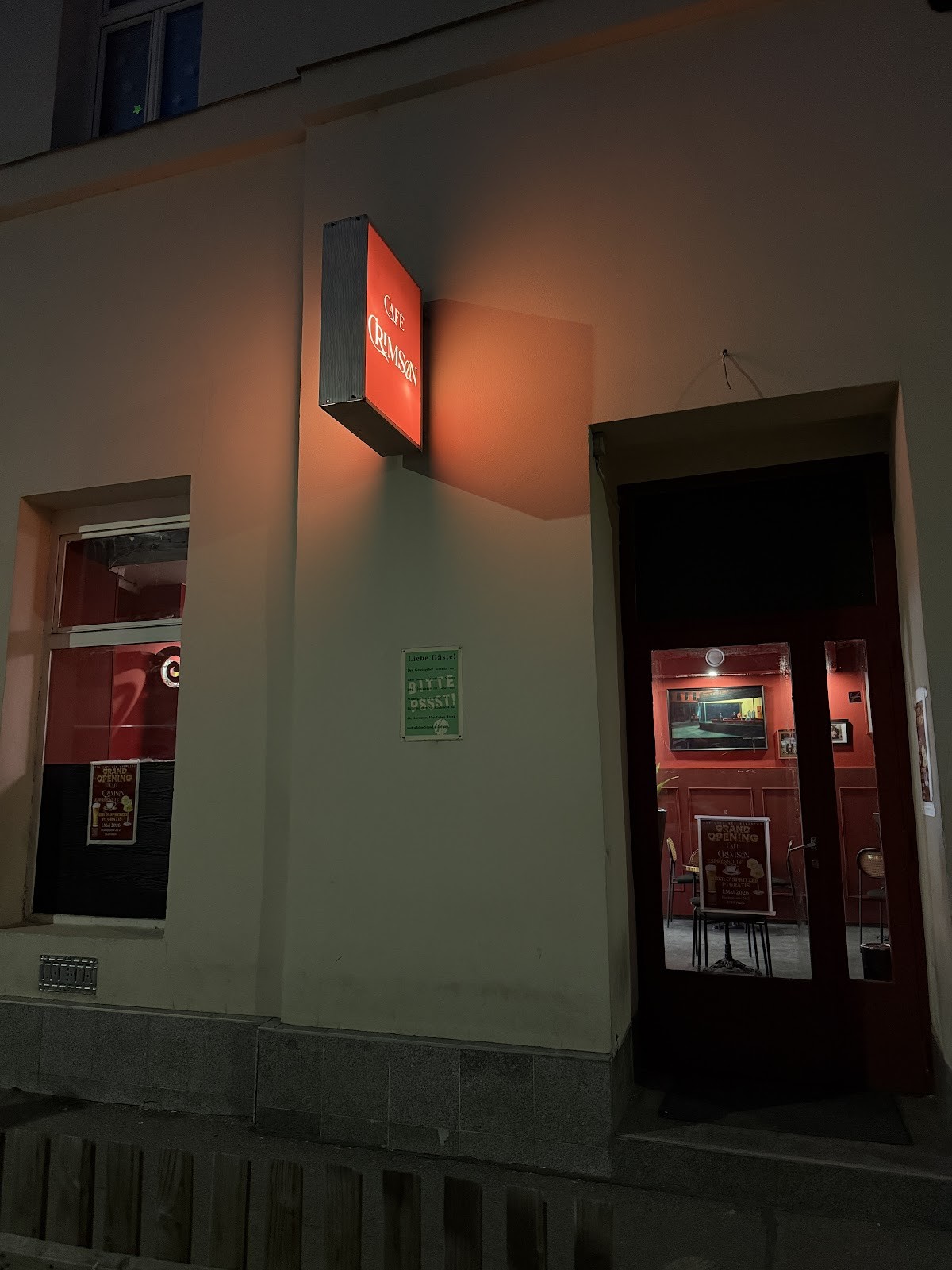 Café Crimson: the place