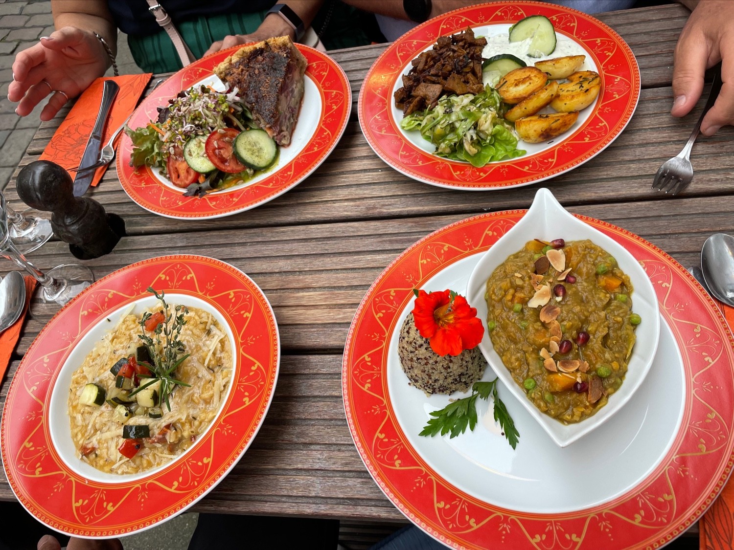 Piccolo Paradiso Vegetarisches Bio Restaurant: food & drinks
