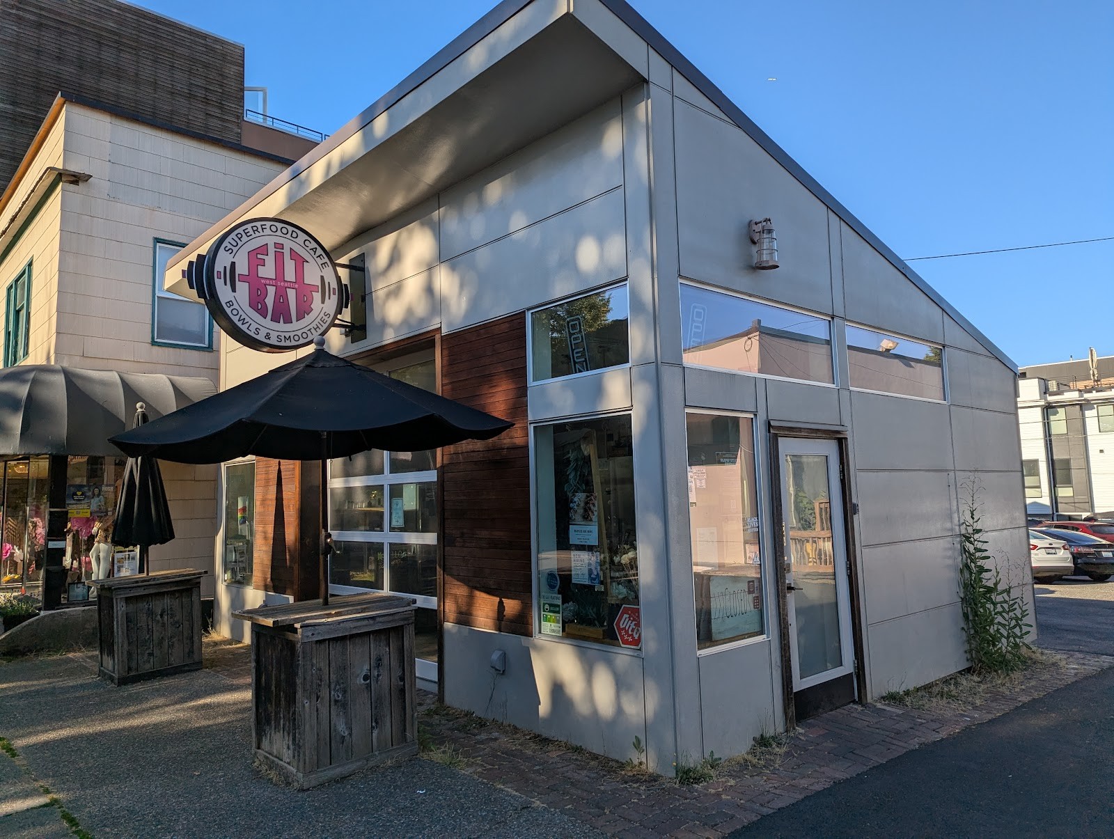FIT BAR Superfood Cafe: the place