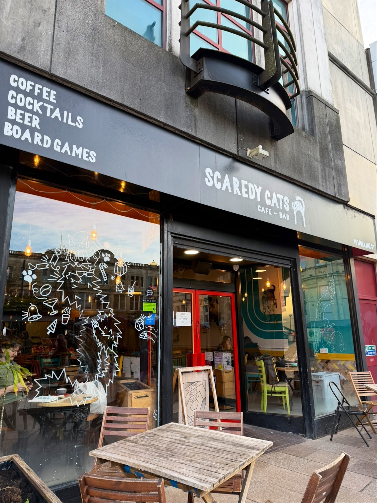 Scaredy Cats Cafe Bar: the place