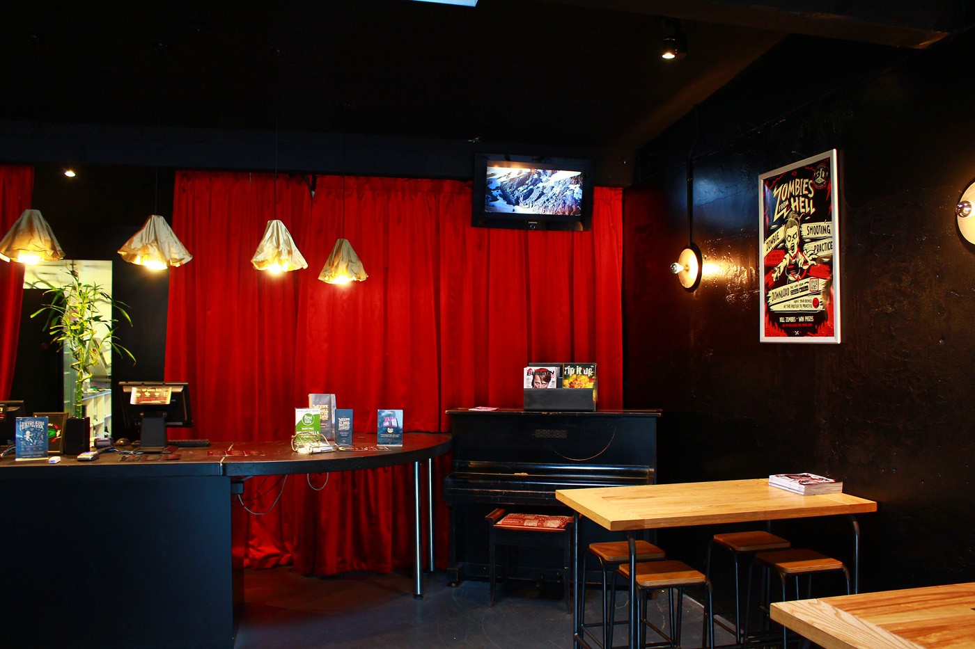 Hell Pizza Kohimarama: the place