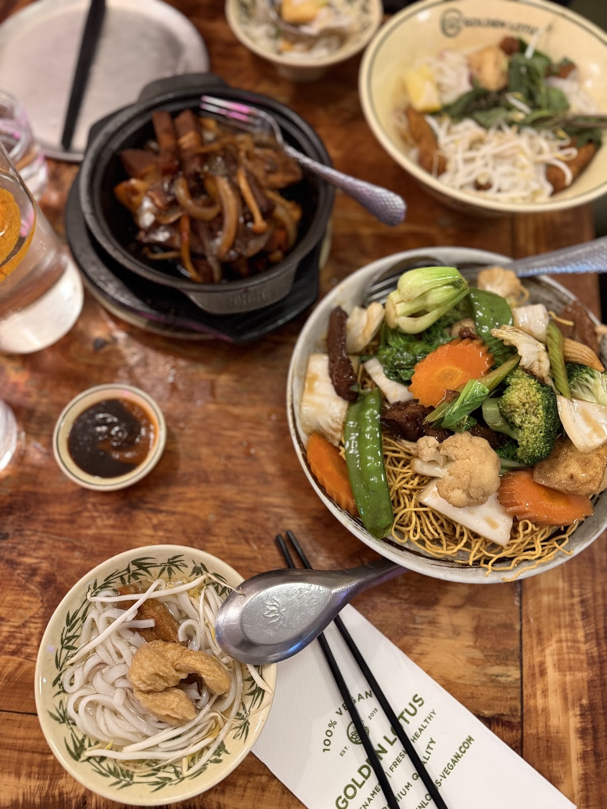 Golden Lotus Vegan Newtown: food & drinks