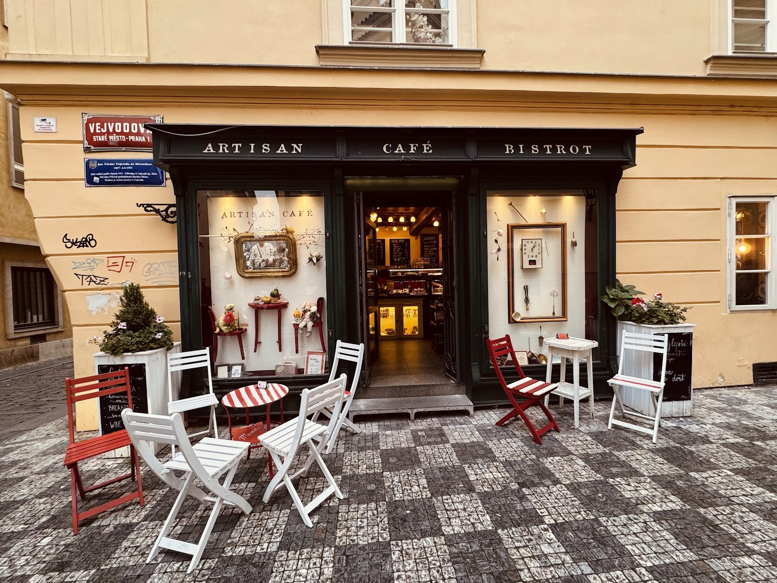 Artisan Cafe & Bistrot: the place