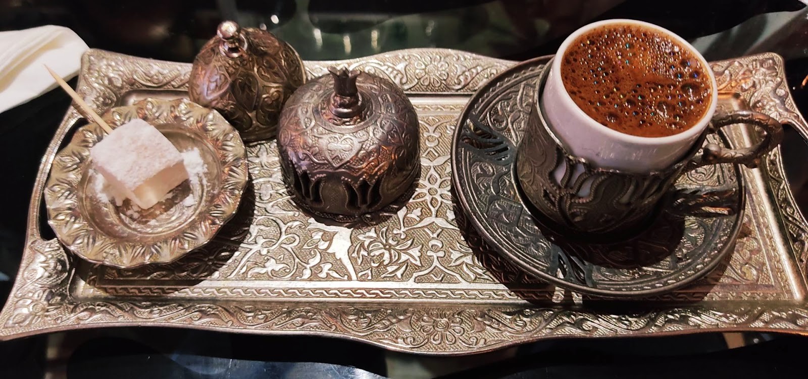 Le Mezze du chef çig köfte: food & drinks