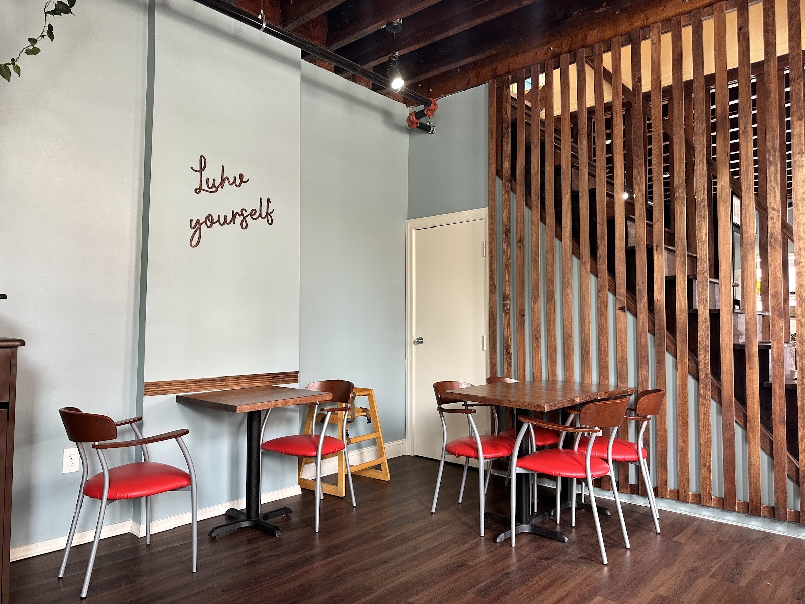 Luhv Vegan Bistro: the place