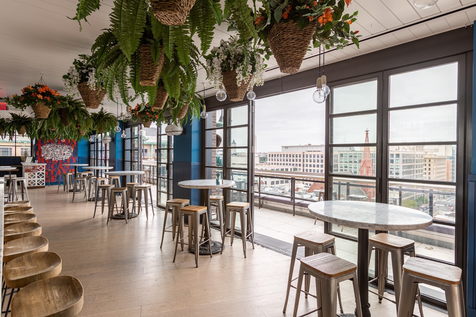 Crimson Whiskey Bar: the place