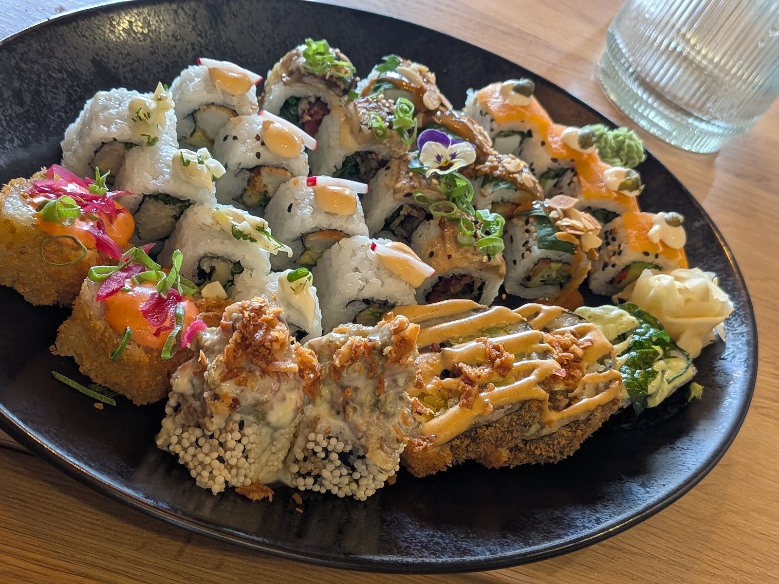 Bloom Sushi Marais: food & drinks