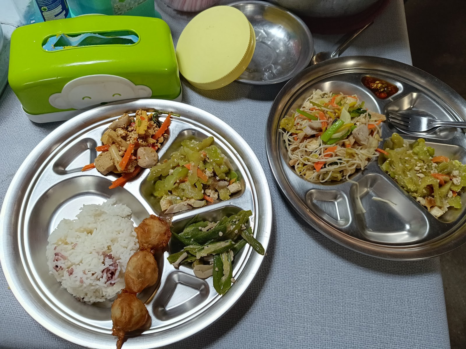 สุขใจ มังสวิรัติ สาขา 2 (Vegetarian): food & drinks