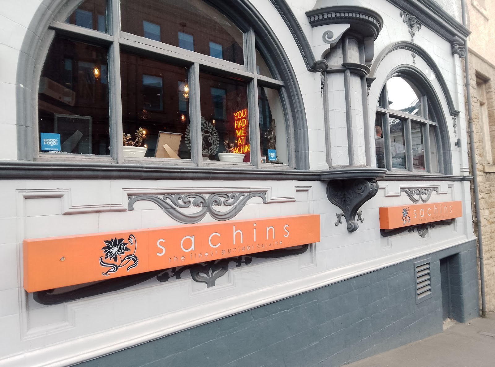 Sachins Restaurant: the place