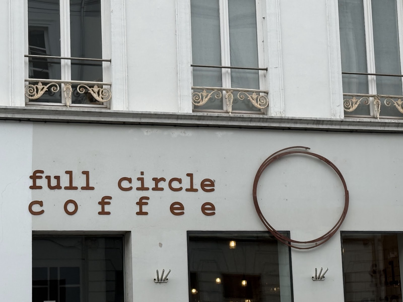 Full Circle Coffee Bar and Roastery - Zuid: the place