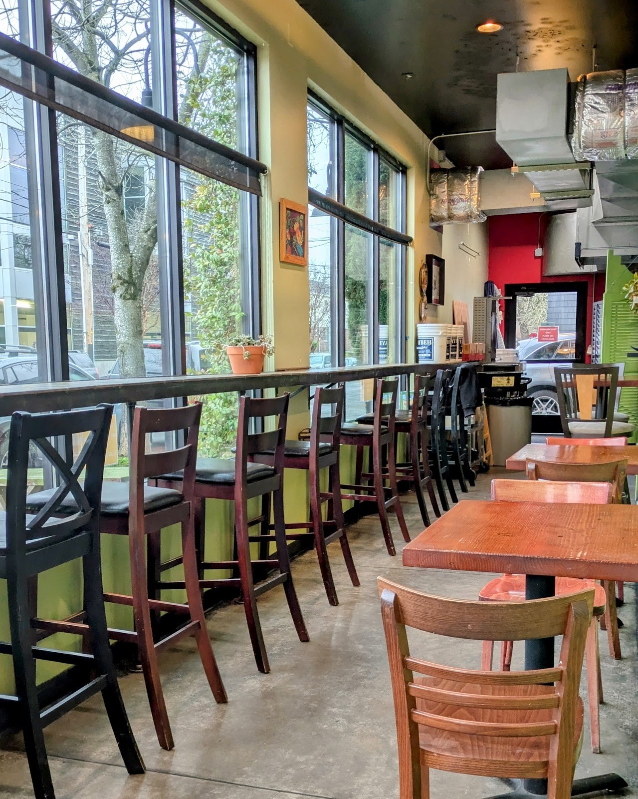 Cedo's Falafel and Gyros: the place