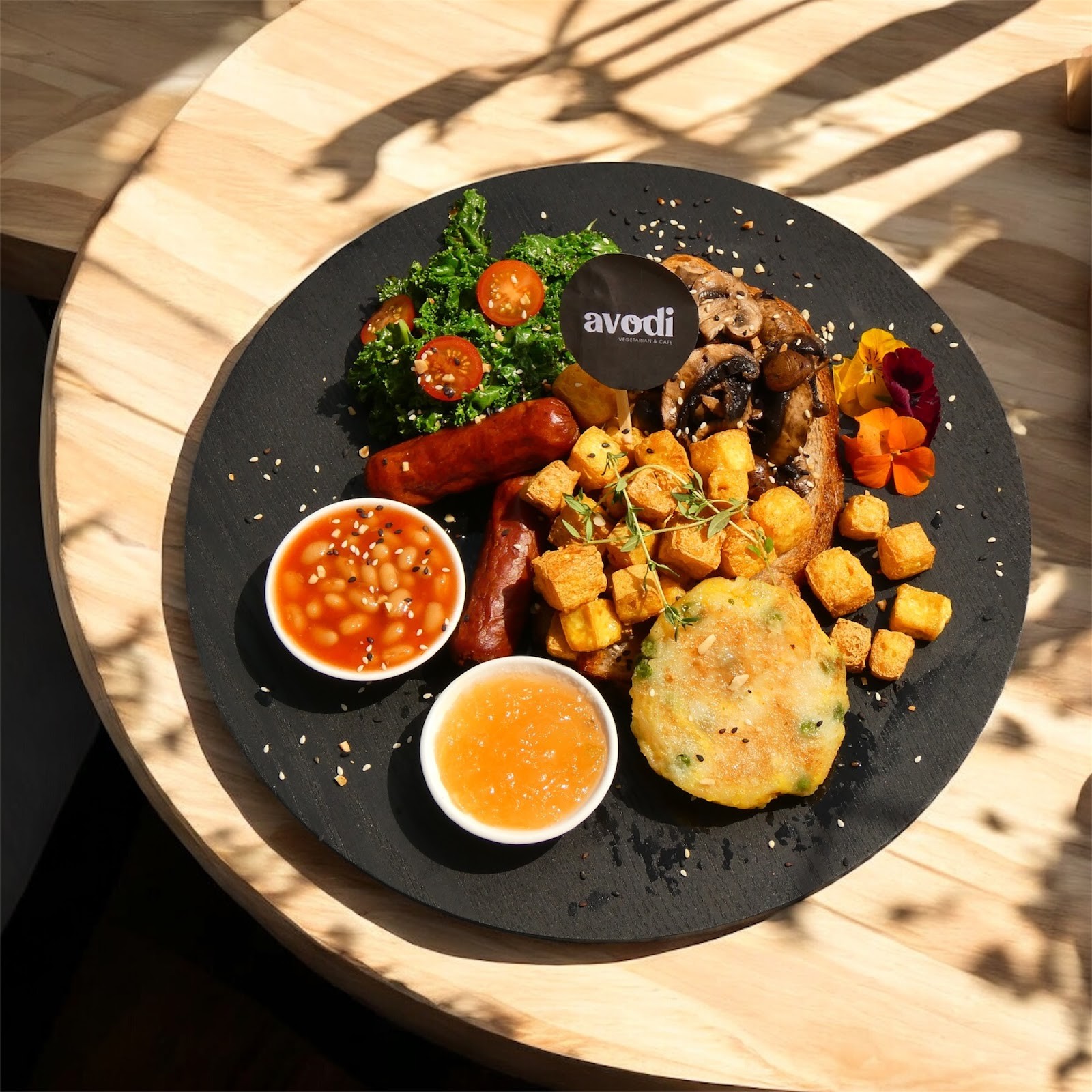Avodi Vegetarian & Cafe: food & drinks