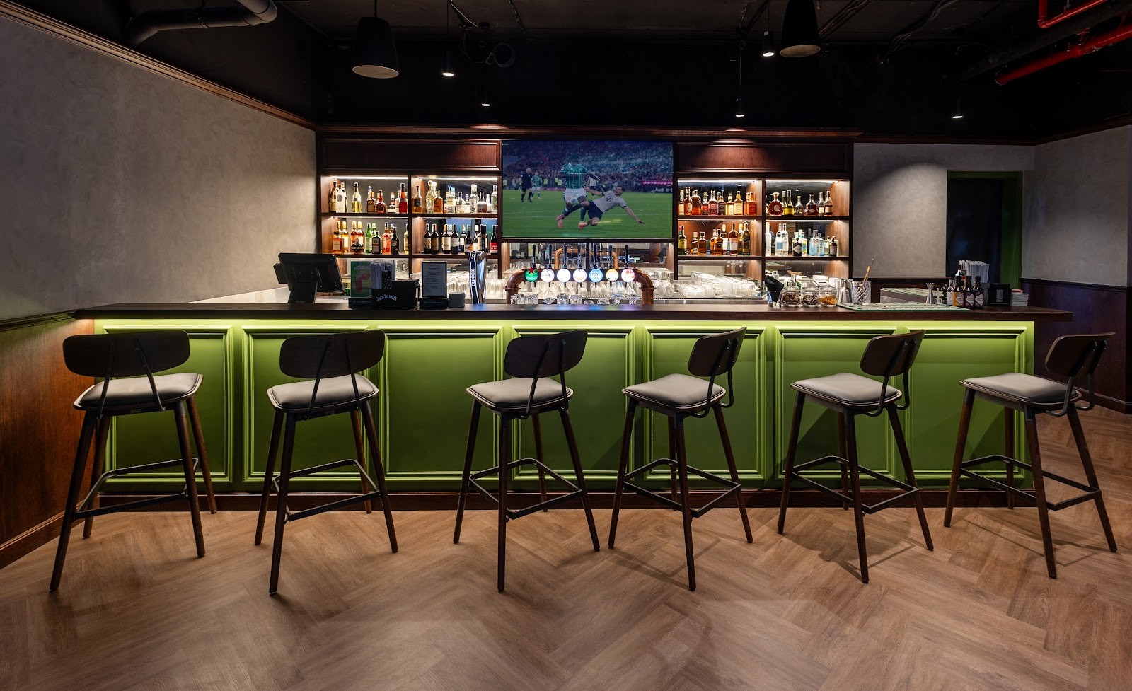 Dirty Birdie Sports Bar: the place