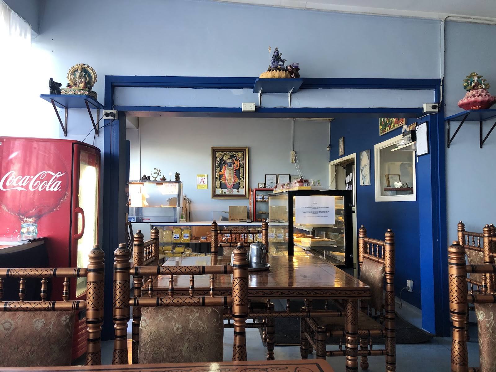 Roops Vegetarian Takeaways Shop: the place