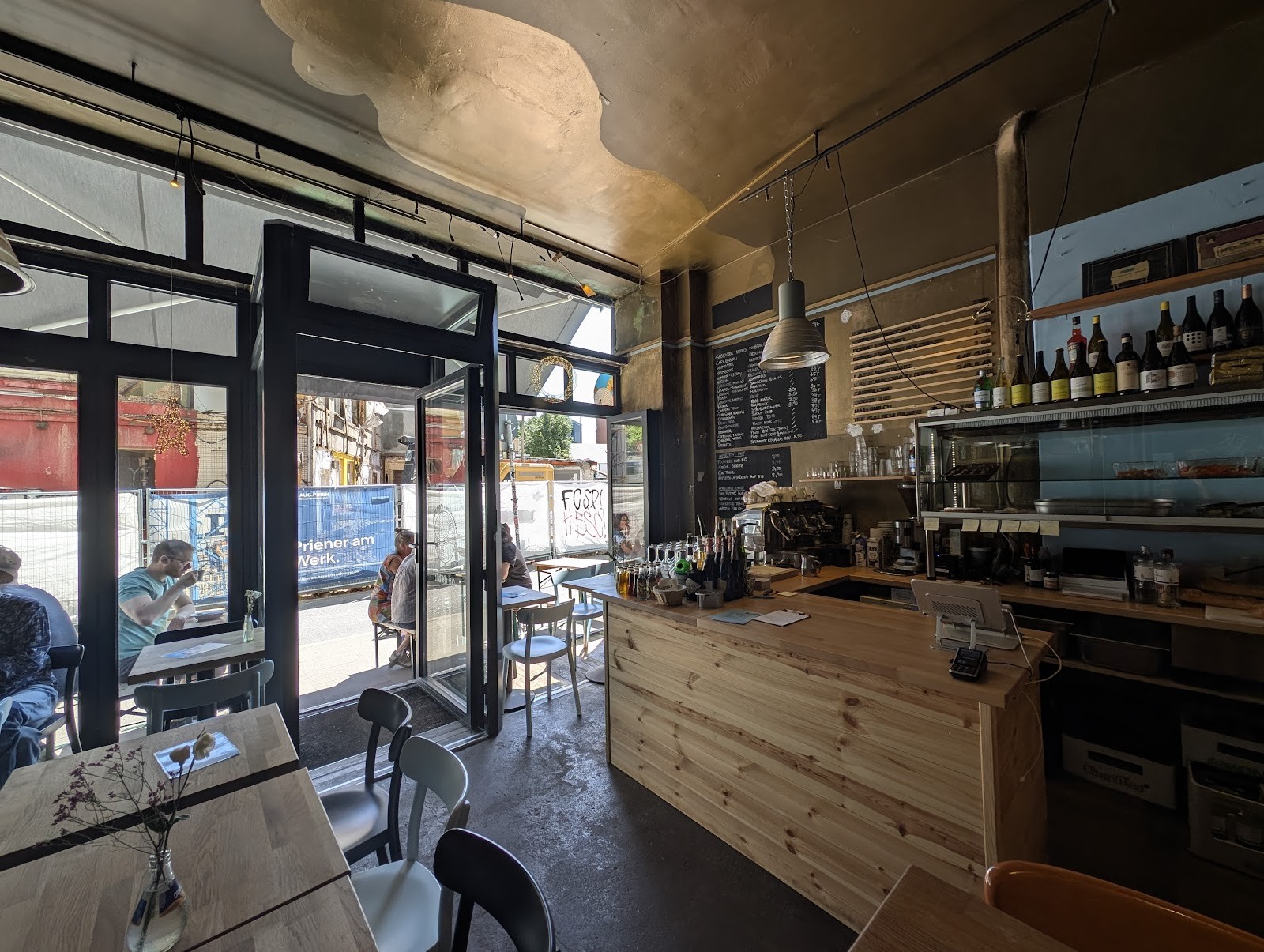 Café Centrale: the place