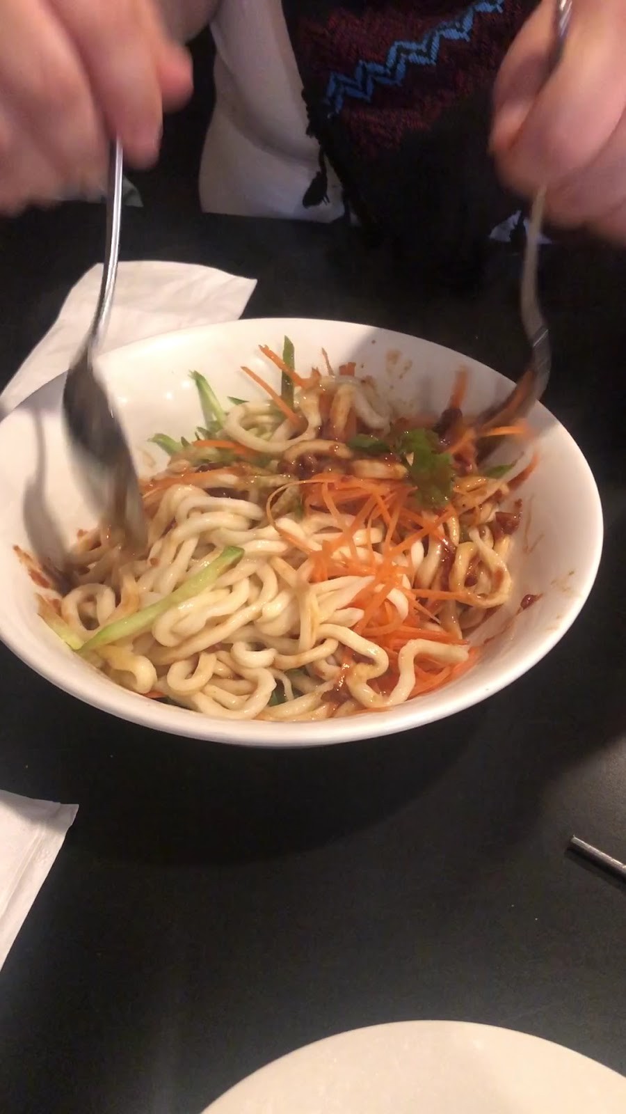 Chin's Kitchen: food & drinks