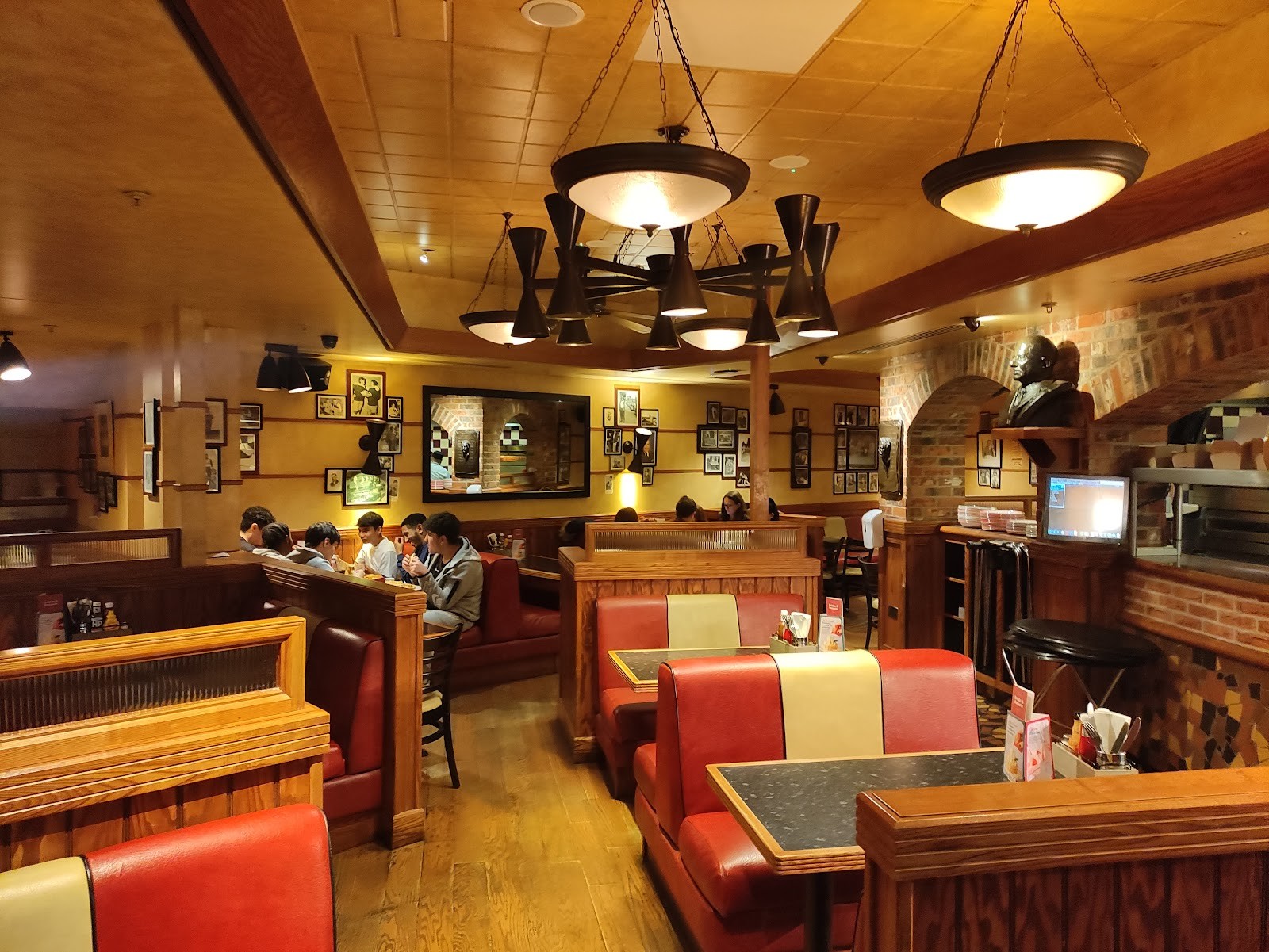 Frankie & Benny's: the place