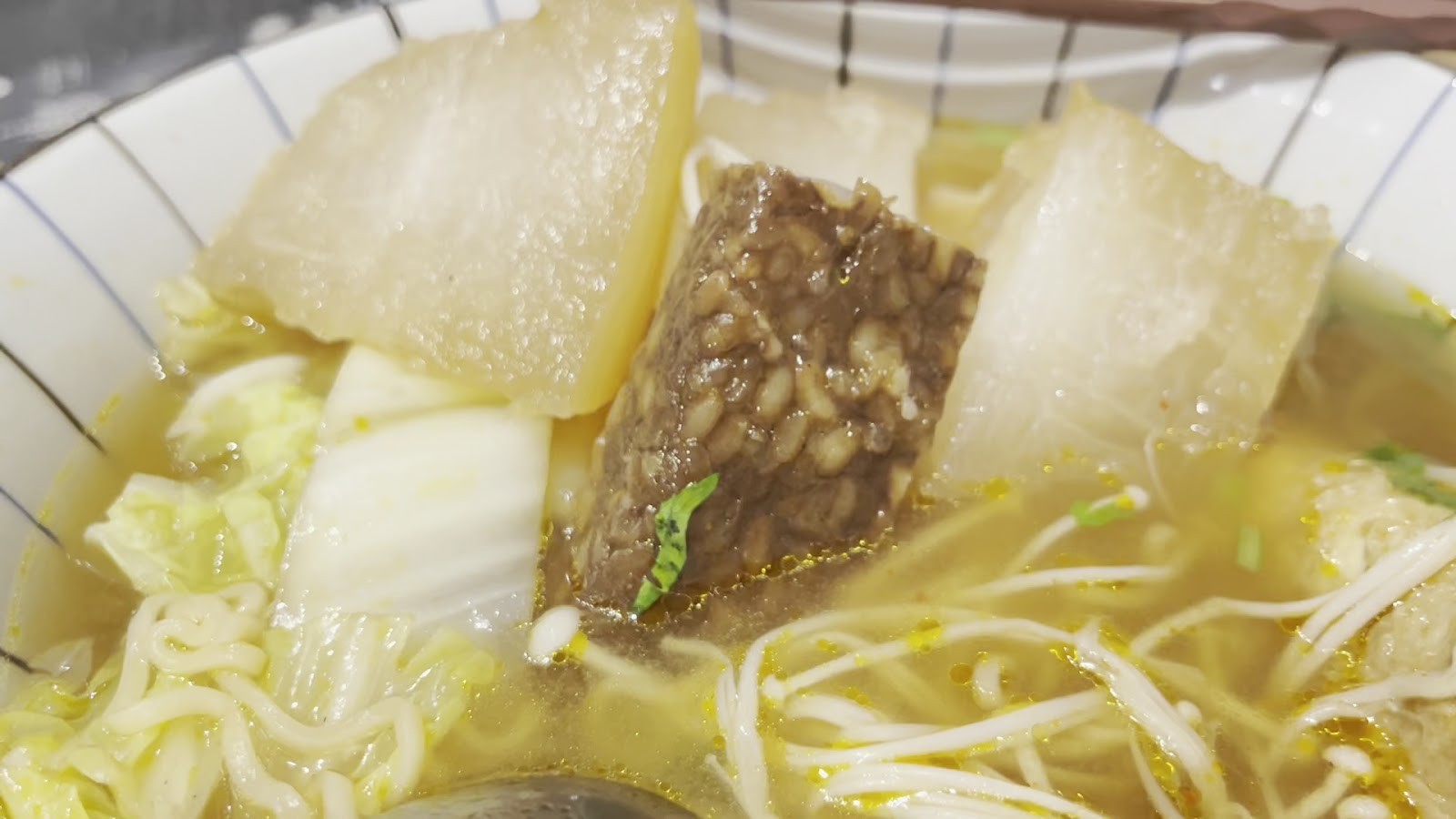 Miao Guanyin - 妙觀音素食 - Shuanglian/Jinxi Street: food & drinks